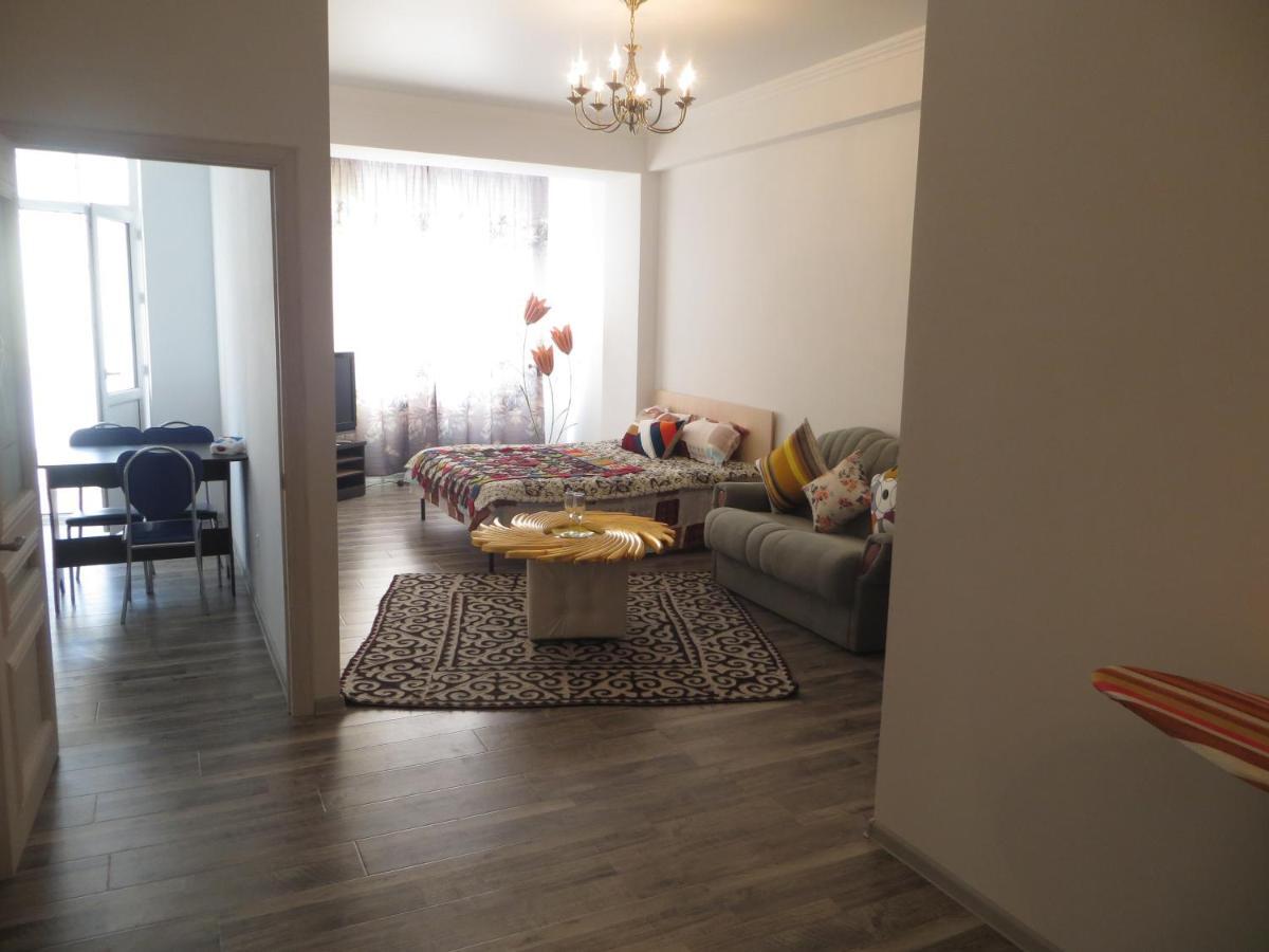 Studio Boutique Apartment Bishkek Exteriör bild